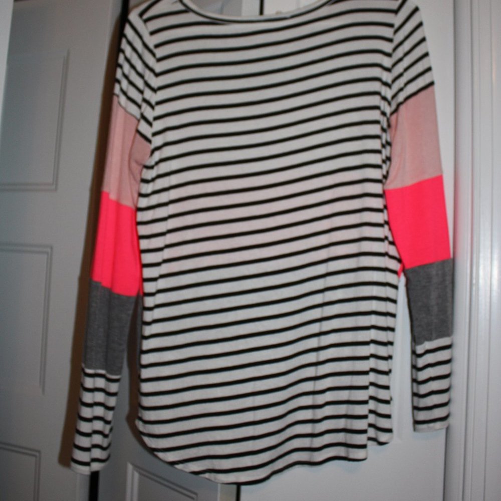 Color block top - Picture 4 of 4